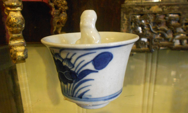 Toàn cảnh chén Khổng Tử.