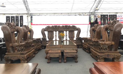 Bộ bàn ghế phải kê trong khoảng 50m2 mới đủ