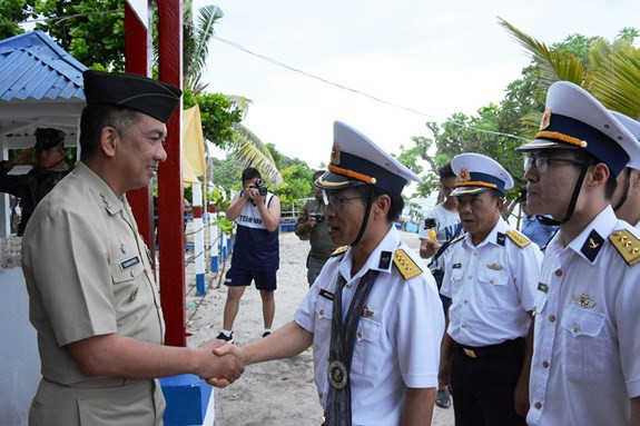 Hải quân Việt Nam - Philippines giao lưu trên đảo Song Tử Đông