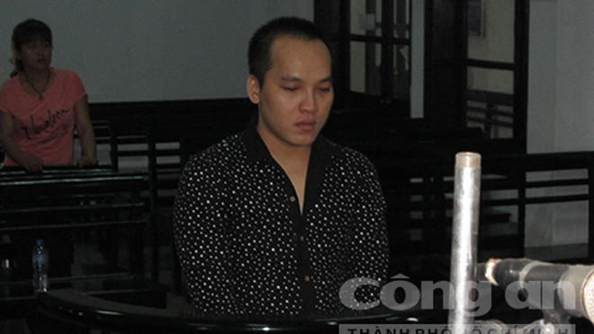 Bị cáo Nguyễn Tấn Hiếu trước vành móng ngựa