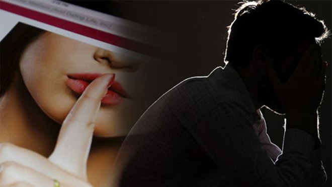 Hàng triệu ông chồng đang lo sợ bị lộ khi có quan hệ ngoài luồn qua trang Ashley Madison. Ảnh: Reuters.