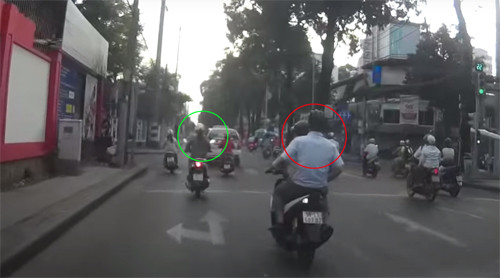 Cướp giật dây chuyền táo tợn giữa phố Sài Gòn