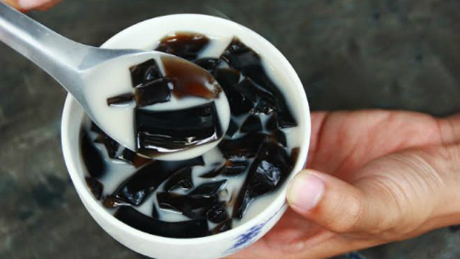 Sương sáo được biến tấu với sữa đem lại hương vị đầy mới mẻ. Ảnh: Đức Thành