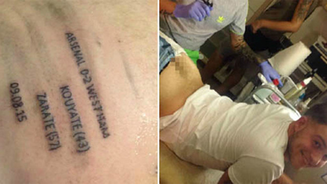 Waller và phần xăm ghi rõ kết quả, tác giả các pha làm bàn cũng như ngày tháng diễn ra trận đấu.