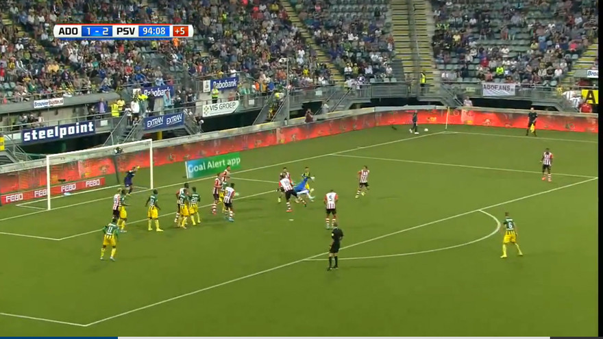 Lên tham gia tấn công, thủ môn lập siêu phẩm bọ cạp