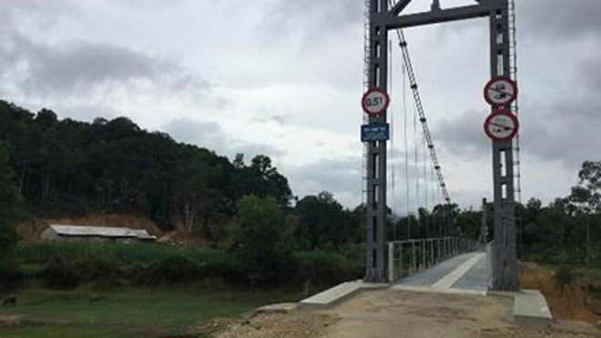  Cầu treo Khe Tây gây tranh cãi