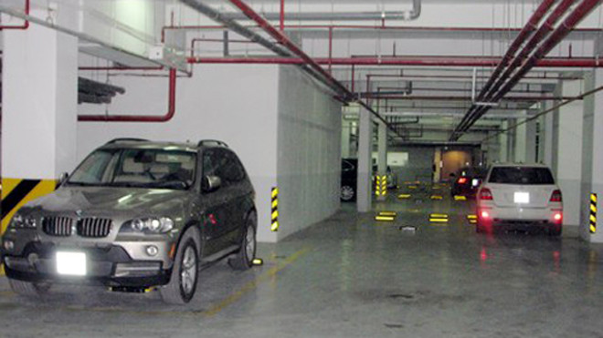 Chỗ đỗ xe trong tòa chung cư Golden Westlake có giá gần 800 triệu đồng. Ảnh: PV