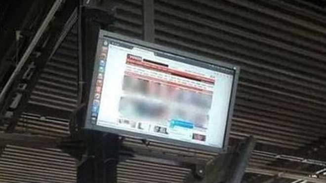 Sự việc phim đen bất ngờ bị phát tán nơi công cộng từng xảy ra tại một trung tâm thương mại ở Trung Quốc. Đoạn phim được phát 9 phút mới bị phát hiện và tắt đi. Ảnh: Brazil Character Lab.