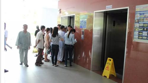 Thang máy rơi tự do khiến cụ Thuận bị thương nặng đã được ngưng sử dụng