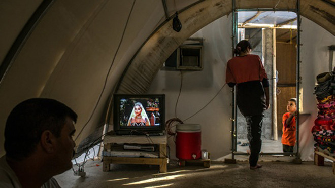 F, cô bé 15 tuổi bị Nhà nước Hồi giáo (IS) bắt giữ hồi năm ngoái và bán lại cho một tay súng người Iraq. Ảnh: NYT