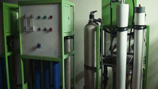 Máy lọc nước mặn thành nước ngọt do Tập đoàn Tuần Châu trao tặng nhân dân các xã đảo Vân Đồn.