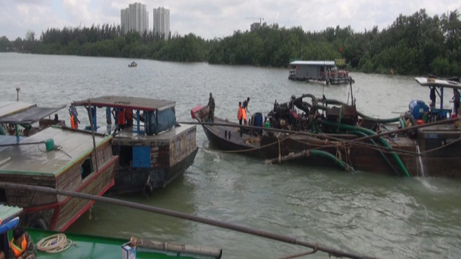Hiện trường nơi cơ quan chức năng tổ chức vây bắt “cát tặc”.