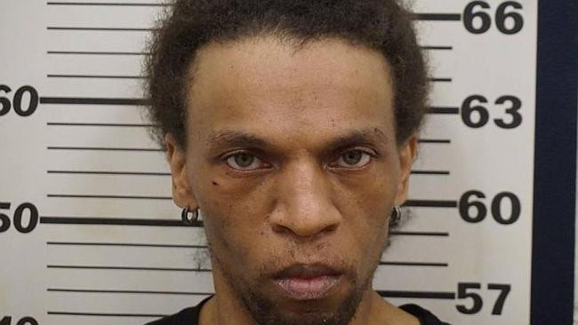 Ăn trộm trốn dưới gầm giường nhà chủ 3 ngày liên tiếp