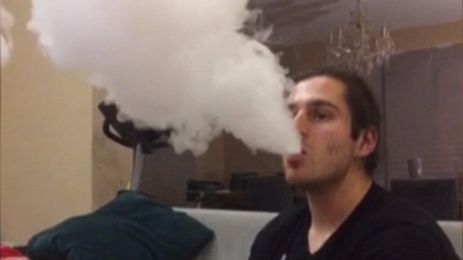 Kỳ lạ màn 'ảo thuật' nhả khói biến thành bông