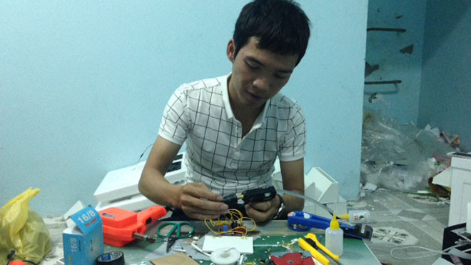 Dương Ngọc Mỹ cho biết mỗi ngày cậu đưa ra thị trường từ 10 - 15 chiếc điều hòa tự chế