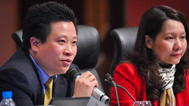 Sau khi ông Hà Văn Thắm bị bắt cuối tháng 10/2014, bà Nguyễn Minh Thu (phải) được bổ nhiệm làm Chủ tịch kiêm Tổng giám đốc OceanBank. Nhưng hơn hai tháng sau, bà cũng rơi vào vòng lao lý. Ảnh: Nhật Minh/VnExpress