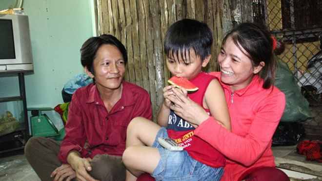 Chưa bao giờ chị Hồng lại thấy mình hạnh phúc như hiện tại khi cả nhà được đoàn viên.