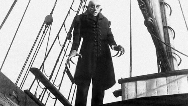 Không phải thập giá, đạn bạc hay tỏi; bác sĩ mới là thứ ma cà rồng sợ nhất (Ảnh: Mirror)