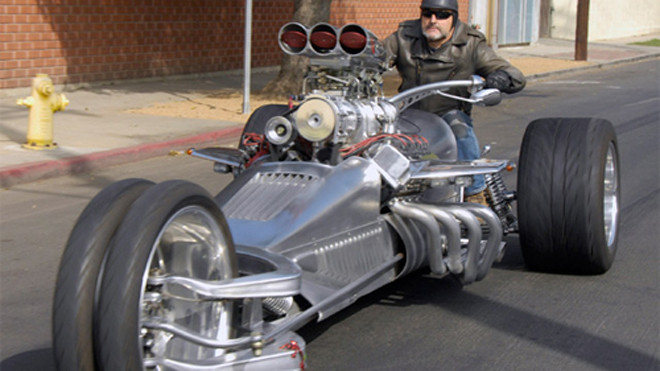 Tim Cotterill và Rocket II.