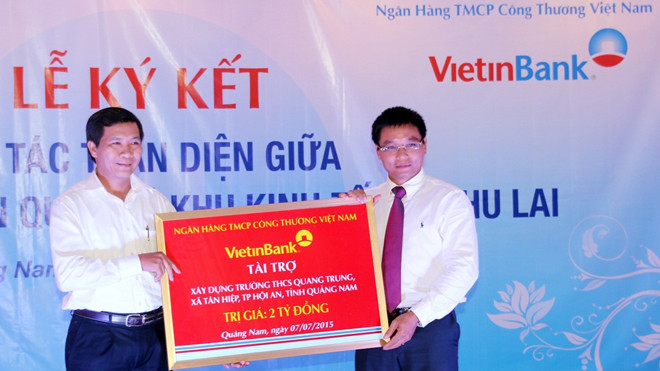 Chủ tịch HĐQT VietinBank Nguyễn Văn Thắng trao tài trợ 2 tỷ đồng xây dựng trường học ở đảo Cù Lao Chàm