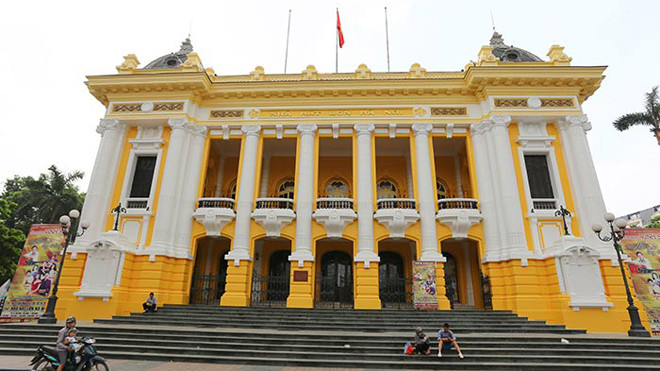 Nhà hát lớn Hà Nội đang thay màu 'áo' mới