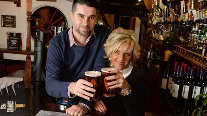 Matthew là nhân viên bảo hiểm ở Mỹ, còn vợ anh là y tá. Đôi vợ chồng tự tin rằng họ sẽ tìm được một công việc tương ứng khi chuyển tới Anh sinh sống. 