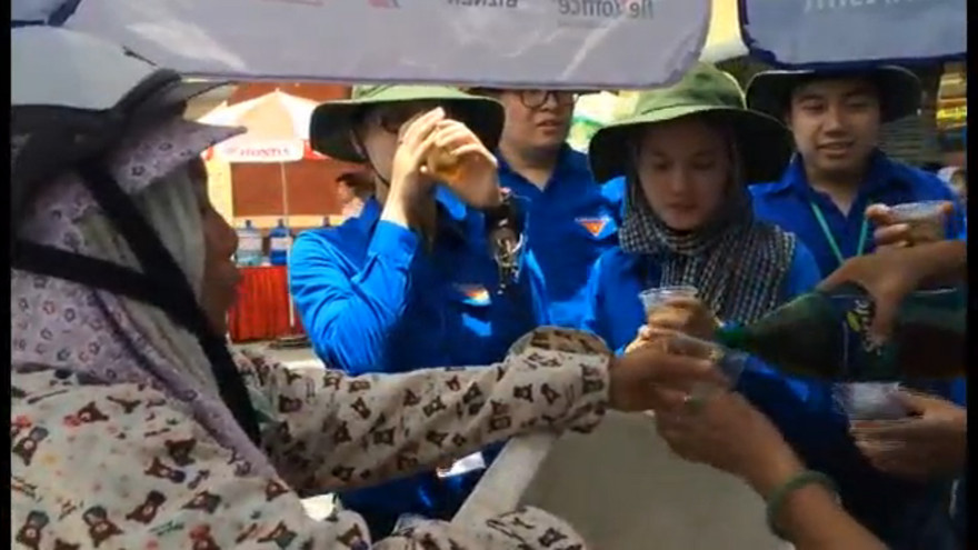 Cô đồng nát nấu nước vối miễn phí cho sĩ tử, phụ huynh