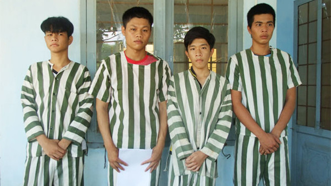 Các đối tượng cướp tài sản bị bắt giữ tại cơ quan Công an.