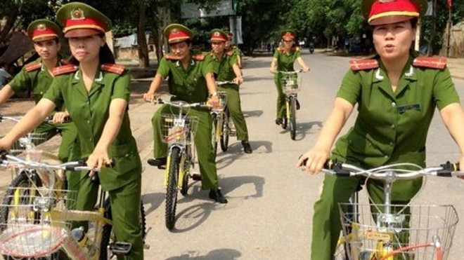 Nếu phát hiện trộm hoặc cướp giật, Công an đang tuần tra bằng xe đạp sẽ ứng phó thế nào?