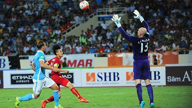 Văn Quyết đã có bàn thắng để đời