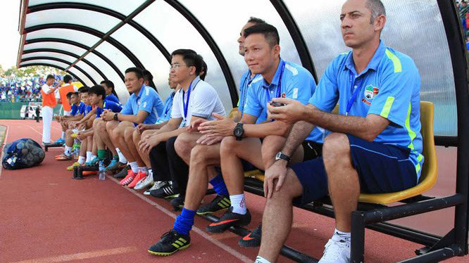 Khi bầu Đức chơi bài ngửa...