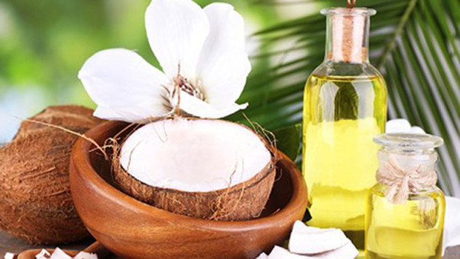 Làm sạch răng bằng dầu dừa theo người Ấn Độ