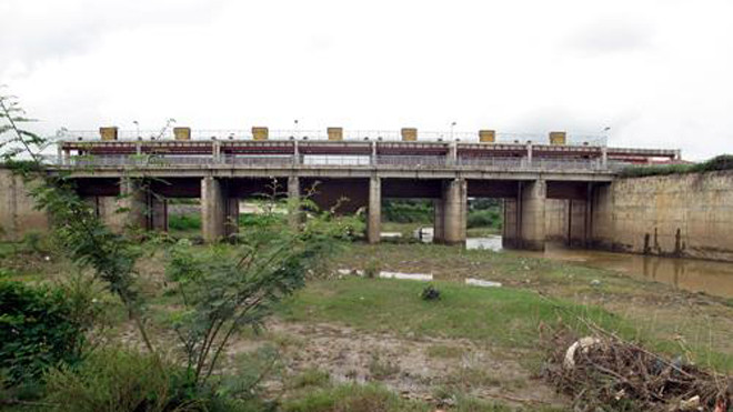 Đập ngăn nước Nậm Rốn đã bị "bỏ quên" từ nhiều năm nay.