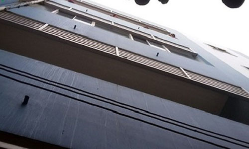 Ông T. nhảy từ lầu 3 bệnh viện xuống đất tử vong. Ảnh: VOV.