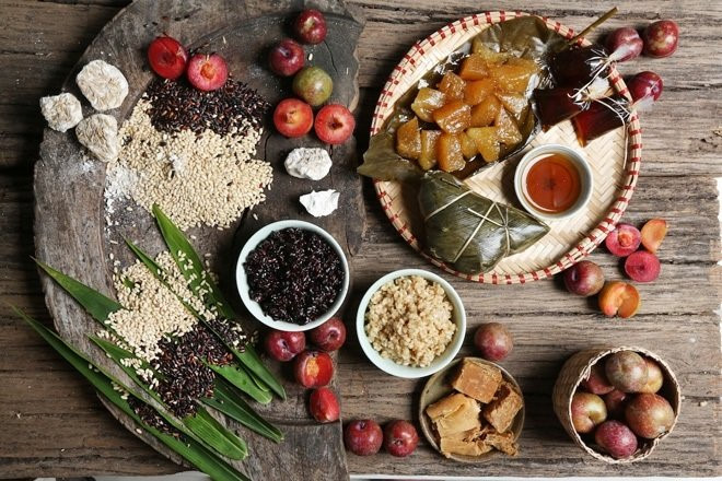 Mâm cỗ cúng Tết Đoan Ngọ. Ảnh: Vietnamnet.