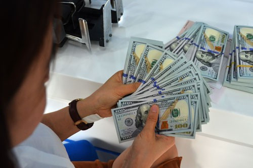 Dù giá USD tăng mấy ngày qua nhưng nhu cầu về ngoại tệ hợp pháp của người dân, doanh nghiệp đều được đáp ứng Ảnh: Tấn Thạnh