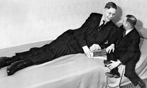 Robert Wadlow sở hữu chiều cao "khủng" nhất thế giới. Ảnh: All That Is Interesting.