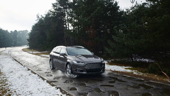 Ôtô Ford trong tương lai sẽ chủ động hơn trước những ổ gà xuất hiện trên đường. Ảnh: Carscoops.