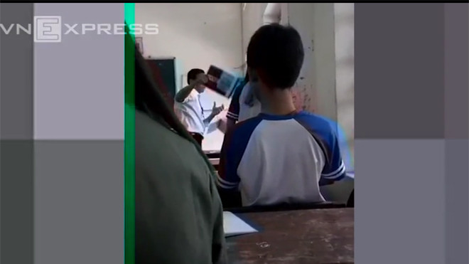 Thầy giáo và nữ sinh đánh nhau trong lớp học