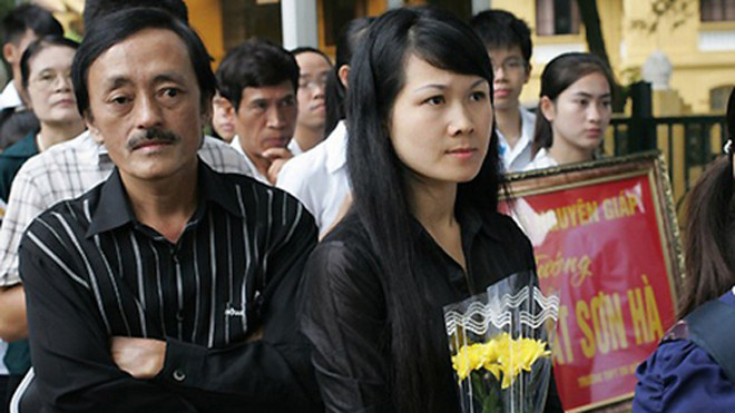 Nghệ sĩ Giang "còi" và người vợ kém 25 tuổi thời còn mặn nồng. Ảnh: TL.