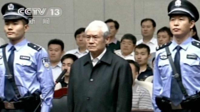 Năm 2015, cựu ủy viên thường vụ Bộ Chính trị, cựu Bộ trưởng Công an Trung Quốc Chu Vĩnh Khang bị kết án tù chung thân vì tội nhận hối lộ, lạm dụng quyền lực và cố ý làm lộ bí mật nhà nước. Ảnh: CCTV