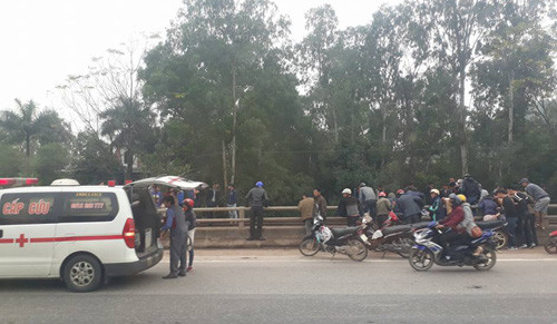 Anh Đức được chuyển đi cấp cứu sau tai nạn. Ảnh: PL.