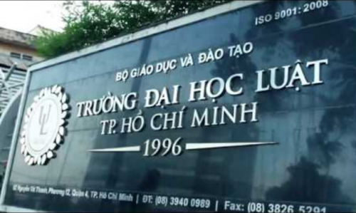 Đại học Luật 'giảm án' cho nữ sinh mang sách photo vào trường
