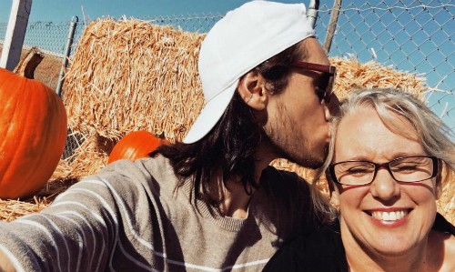 Chàng sinh viên Eric và người tình hơn mình 30 tuổi. Ảnh: Carter News Agency.