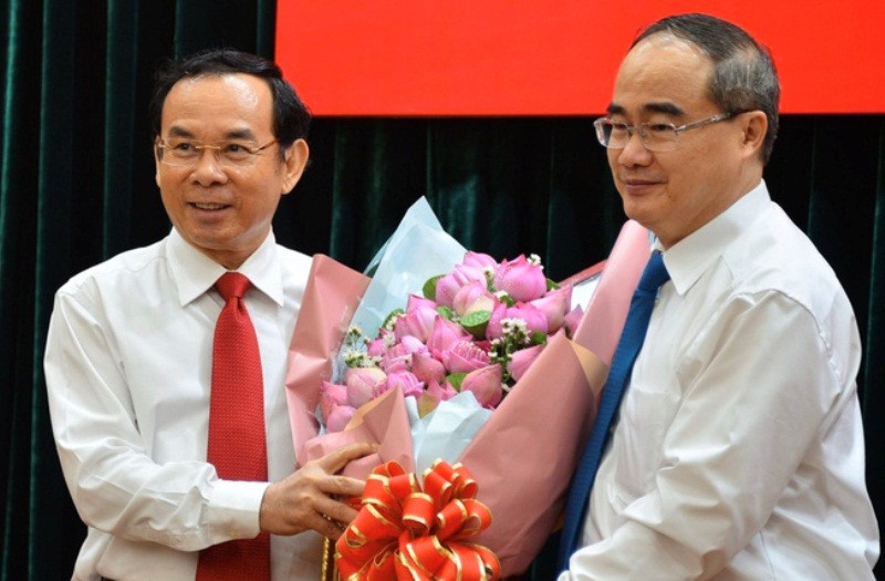 Ông Nguyễn Văn Nên (trái ảnh)