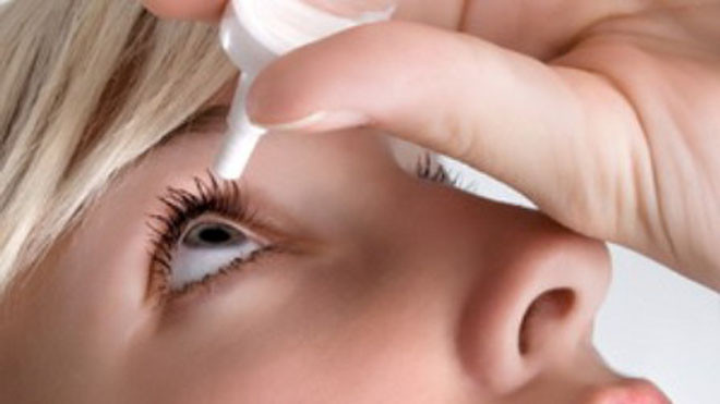 Nhìn vào mắt của người đau mắt đỏ có bị lây?