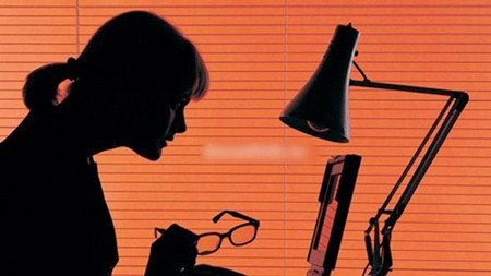 Căn bệnh phổ biến hiện nay là thức khuya thiếu ngủ 