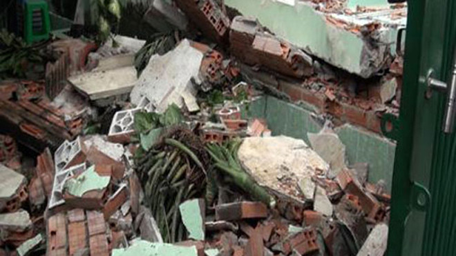 Hiện trường vụ phá dỡ nhà cũ khiến anh Lành bị bê tông đè chết (Ảnh: Dân trí)