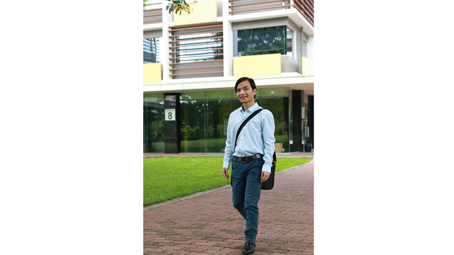 Gương mặt đầy tự tin của chàng trai khiếm thị vừa giành học bổng toàn phần của ĐH quốc tế RMIT. 