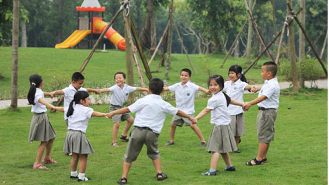 Một bộ đồng phục của học sinh Trường TH Ecopark Đoàn Thị Điểm (Ảnh: dtecopark)